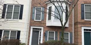 2463 HUNTINGTON PARK Drive Gallery 1