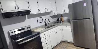 Room in 3 Bedroom Home at Merrill Pl Gallery 16