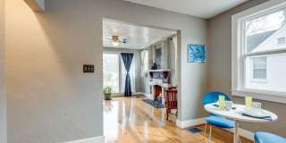 Adorable WE-HO Cottage Gallery 9