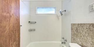 1805 Mohle - A Gallery 16