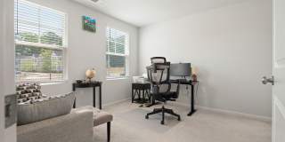 $500 OFF Your First Month's Rent! Beautiful End-Unit Townhome in Trace at Olde Towne | 3BR/3.5BA | Garage Gallery 5