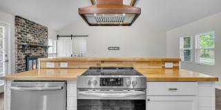 Comfortable Living with Modern Upgrades in Prime Goose Creek Location Gallery 1