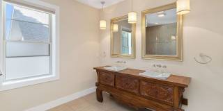 OAKLEY - Stunning executive tudor Gallery 37
