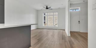 526 N. Lincoln Gallery 13