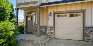 Close proximity to Old Mill District and downtown Gallery 7