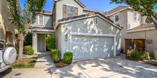 Charming Lincoln Rental, 3 Bedrooms + 2-Car Garage Gallery 1