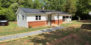 Hamptonville - HWY 901 - 3 Bedroom/ 1 Bathroom Gallery 1