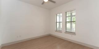 The Louise - Apartments & Townhomes Gallery 21