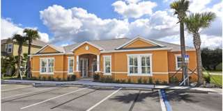Modern Townhome in quiet neighborhood: 3BR, Pool & Near Disney Gallery 24