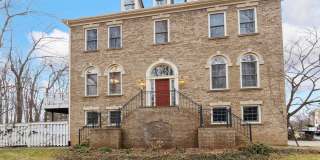3 Bedroom 3.5 Bathroom Townhouse// Vienna// Parking for 4 cars + Finished Basement Gallery 1