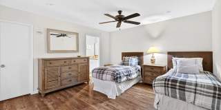 42430 Adams Street Gallery 16