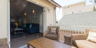 Gorgeous Upstairs unit with downtown view private deck Gallery 27
