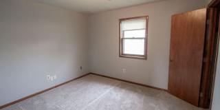 Spacious 3 bedroom w/ fenced yard Gallery 25