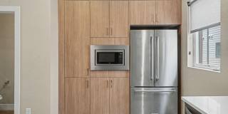 2 Bed, 1 Bath Townhouse with Roof Top Deck Gallery 6
