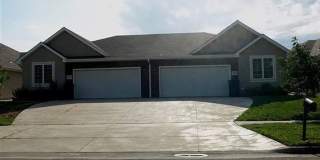 Beautiful 3 bed 3 bath duplex located in quiet neighborhood! Gallery 1