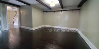Downtown pet-friendly 3bd w Fenced Yard, Laundry, Screened Porch, Dishwasher, and nearby weekly farmer's market Gallery 17