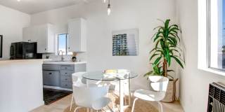 1043 N Ardmore Ave Gallery 4