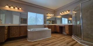 An Amazing NW Home! Over 3300 sq ft w/ pool & spa! Must see! Gallery 31