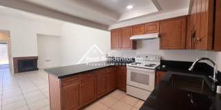 Spacious Updated 2bd/2ba Halfplex with 2 Car Garage Gallery 11