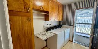 Renovated 2 bed 1 bath duplex near town center Gallery 7