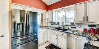 Huge room in a large shared home, private bathroom, great neighborhood, friendly roommates! Gallery 41