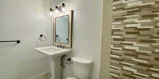 Hidden 4 Bed 2 Bath Gem in South Austin! Gallery 29