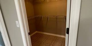 Spacious 4 Bedroom in South Crestview Gallery 27