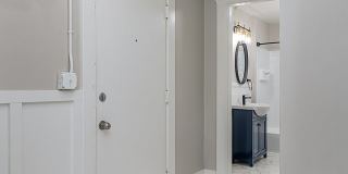 Elegant Renovation! HUGE 1 Bed 1 Bath Available Now! Gallery 20
