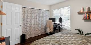 Spacious 2BR Condo Finished Basement in Aurora Gallery 25