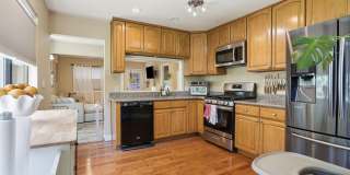 Beautiful Spacious 3-bedroom 2-Bath in Oakland! Gallery 8