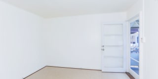 Waiola - upstairs 1 bedroom with 1 parking - window air conditioner in bedroom.. Gallery 3