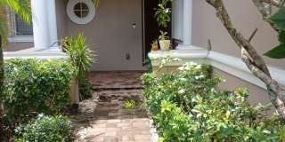Townhouse with Amenities Galore: 3 BR / 2.5 Bath In The Colonnade Community Gallery 1