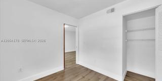 12370 SW 52nd St Gallery 27