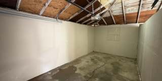 Charming 3 Bedroom, 1 Bath Near Down Town! Gallery 38