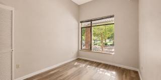 Updated Beautiful 2 Bedroom Condo Overlooking Esther Short Park - 701 Columbia St #107 Gallery 7