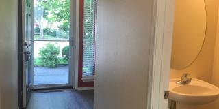 Fantastic Townhome close to Nike Gallery 4