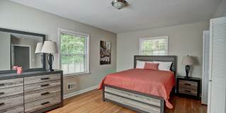 FURNISHED: Modern 6 Bdrm (7 beds) Home with BBQ, Foosball, HotTub & Private Pool - Close To Airport&Downtown Gallery 29
