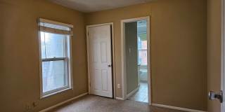 Highlands 1 Bedroom 1 Bath w/ Yard and Laundry! Gallery 51