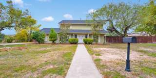 Two Story Rental in Castle Hills Gallery 1