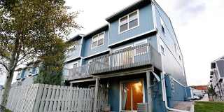 End unit townhome with carport parking in Castle Rock Gallery 1