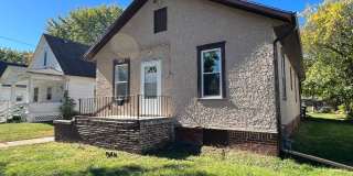 Charming 2 Bed 1 Bath Gallery 1