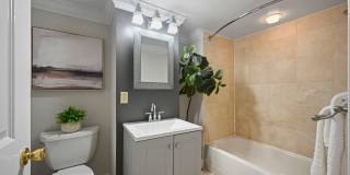 Welcome Home to Your Stylish 1 BR/1BA  in Adams Morgan! Gallery 17