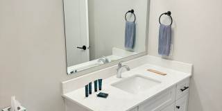 Fully Furnished 1 bedroom with Den! Short Term Lease Available Gallery 10