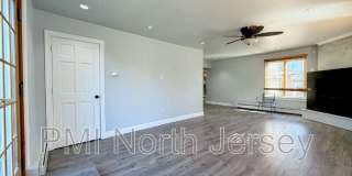 227 Washington Ave Gallery 10