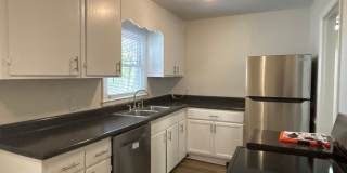 3 BR between North Elm and North Church Gallery 6