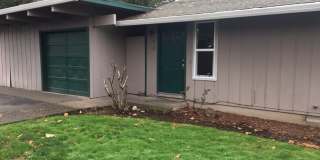 1318 S. Ivy St. ~ Cozy Duplex Gallery 1