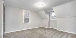 Stunning 2 bedroom home in Brookline available July 15! Gallery 19