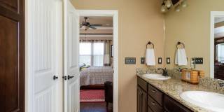 Georgeous 3 bedroom 2 bath home with SOLAR  and a view! Gallery 16