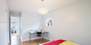 2412 Venetian Way Gallery 21