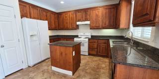 Spacious 4 Bed Home with Loft & 3-Car Garage Gallery 10